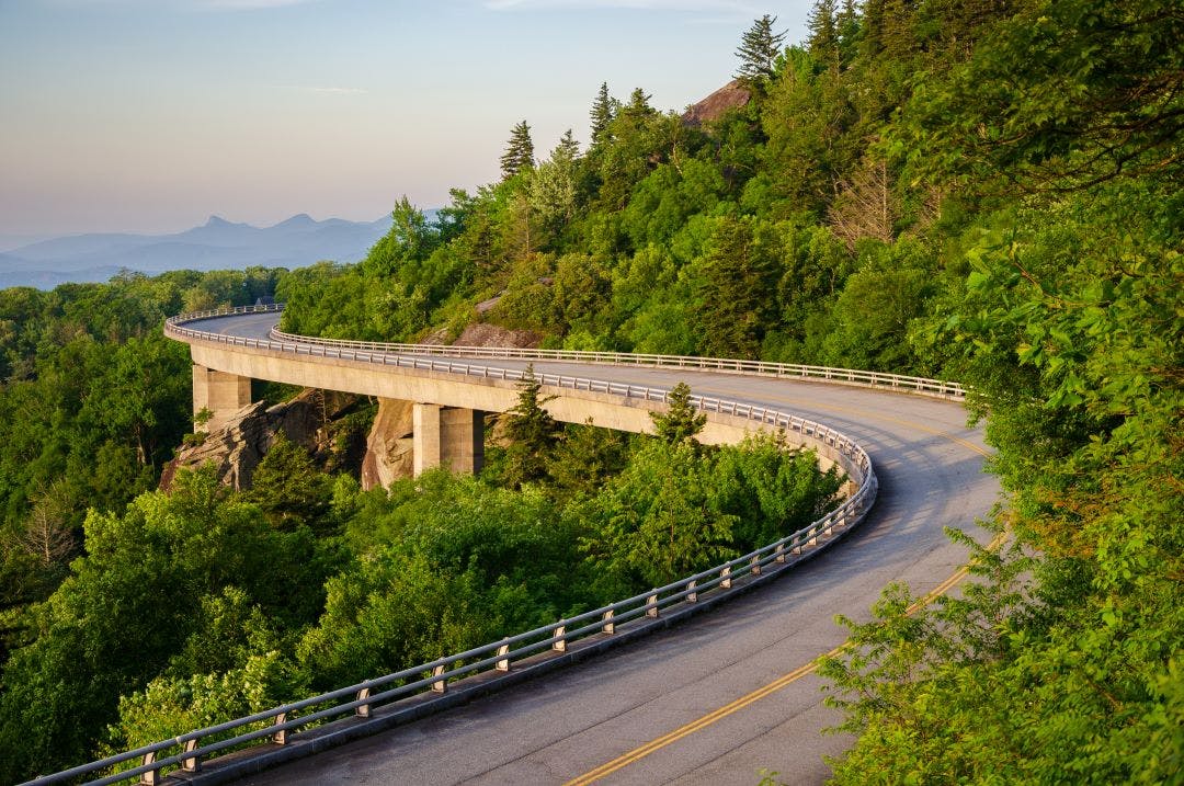 Blue Ridge Parkway, Famous Road linking Shenandoah National Park to Great Smoky Mountains National Park Best Motorcycle Rides in the Great Smoky Mountains