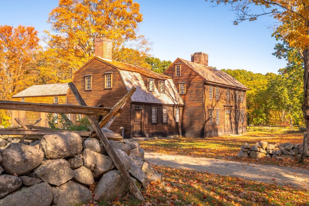 The historic Hartwell Tavern in fall, a landmark of the Minuteman NHP in Concord, MA Top Motorcycle Rides in Massachusetts