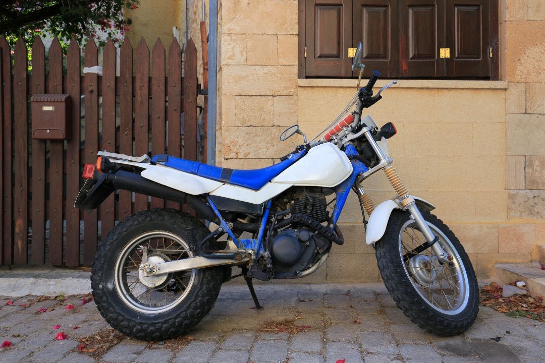 Enduro motorcycle Yamaha TW200 What Exactly is a Dual Sport Bike