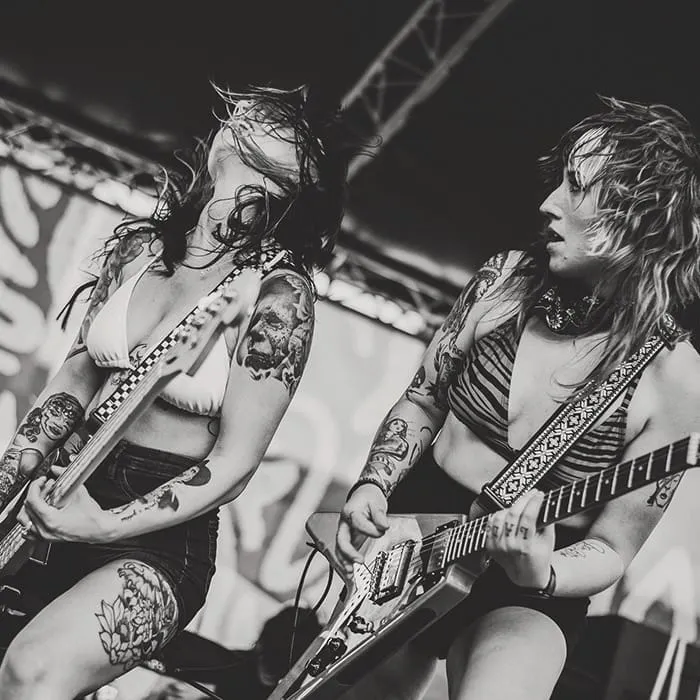 Toda a música e os revendedores no show de hot rods