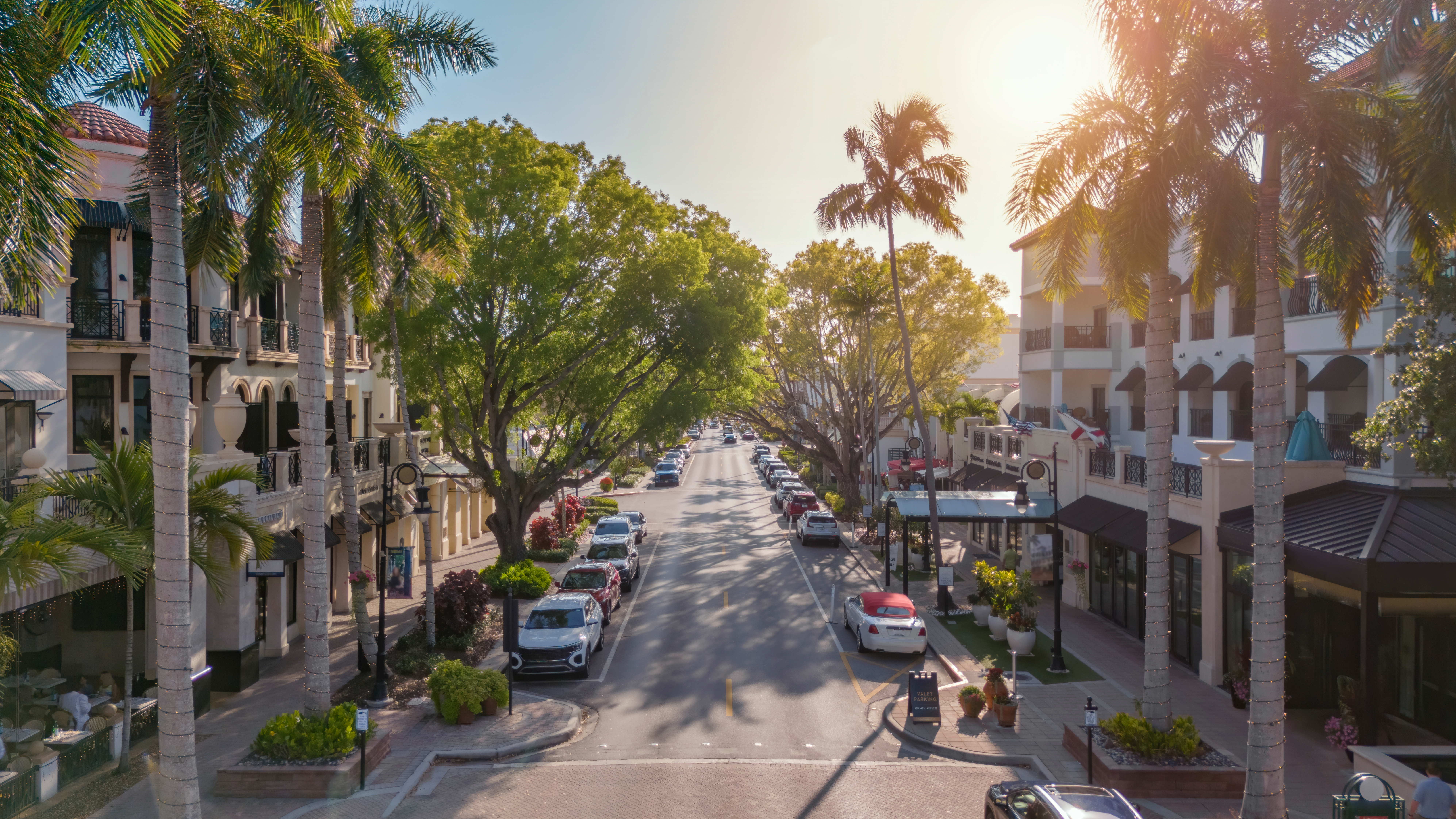 image of street in Naples, FL - browse motorcycles rentals in naples, fl with Riders Share