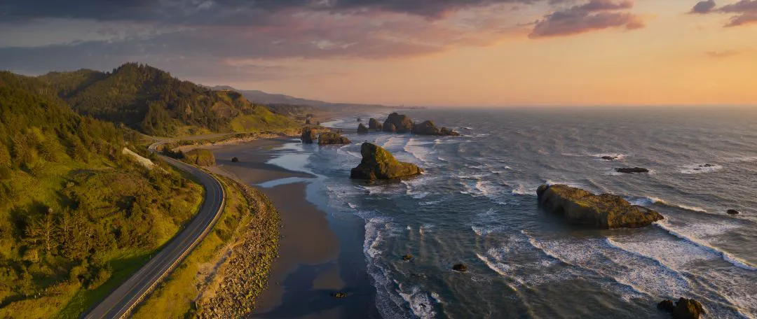 página aérea de drone da pacific coast highway 101 ao longo da costa sul do Oregon PCH Motorcycle Tour: Guia de Milhas de SF para LA