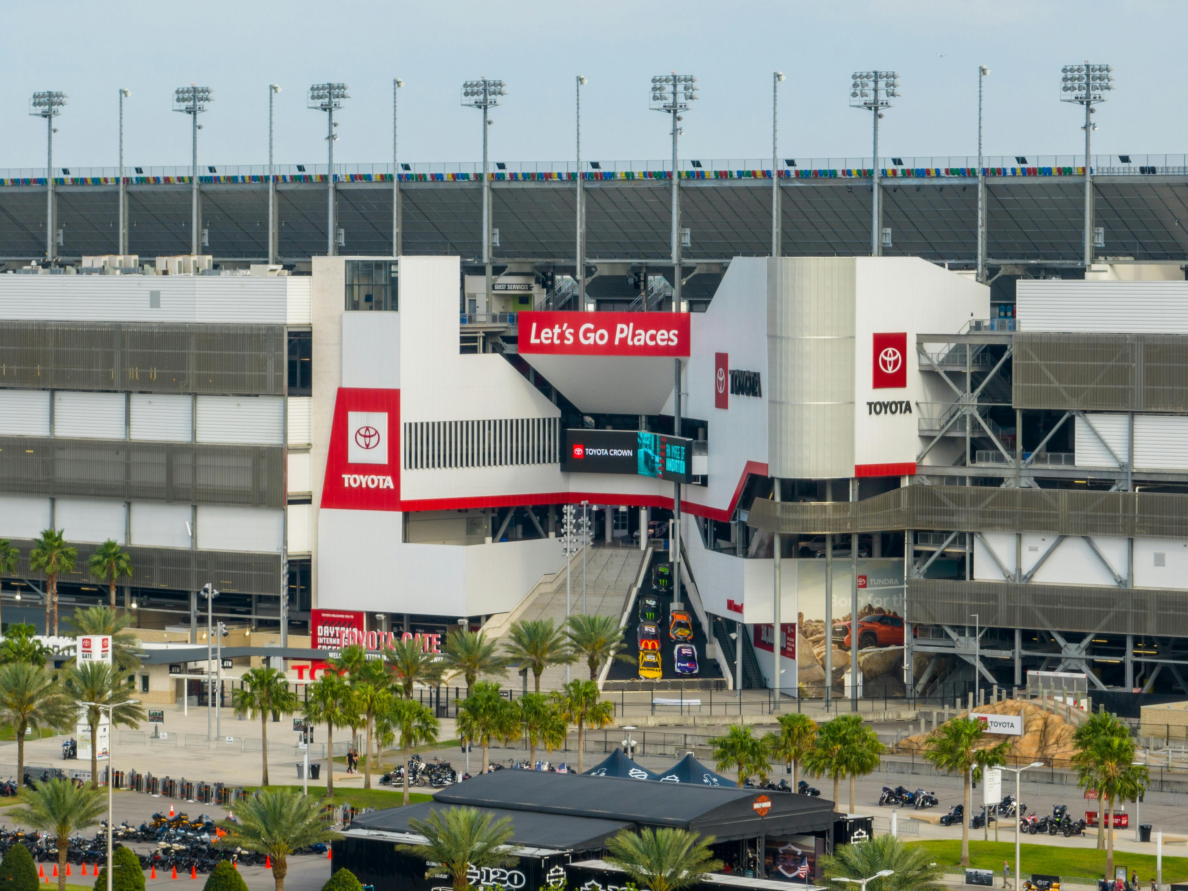 image credit: Felix Mizioznikov - stock.adobe.com, image of daytona speedway during bike week - Daytona Bike Week 2026 info