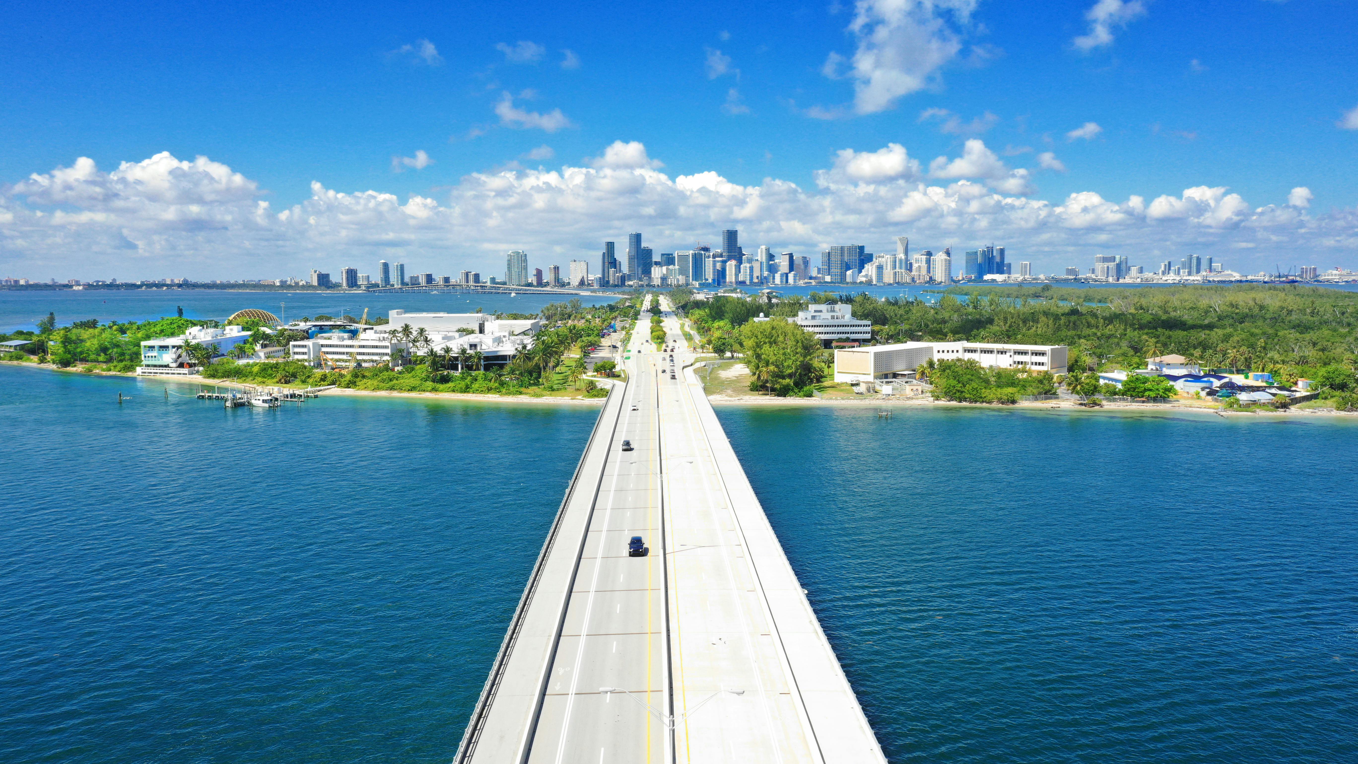image of rickenbacker causeway - Miami local experience