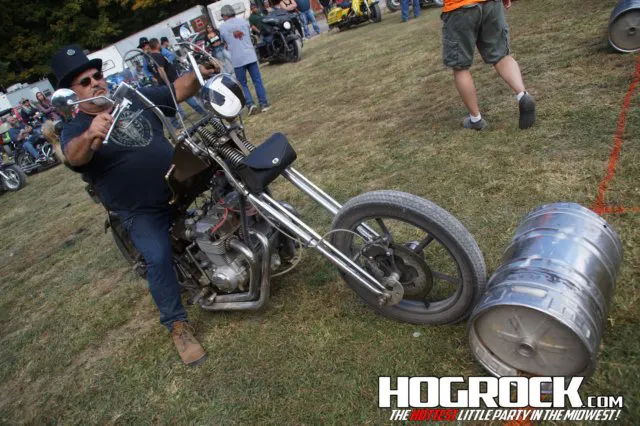 Esta foto é sobre a rampa de descarregamento de motos no Hog Rock River Rally
