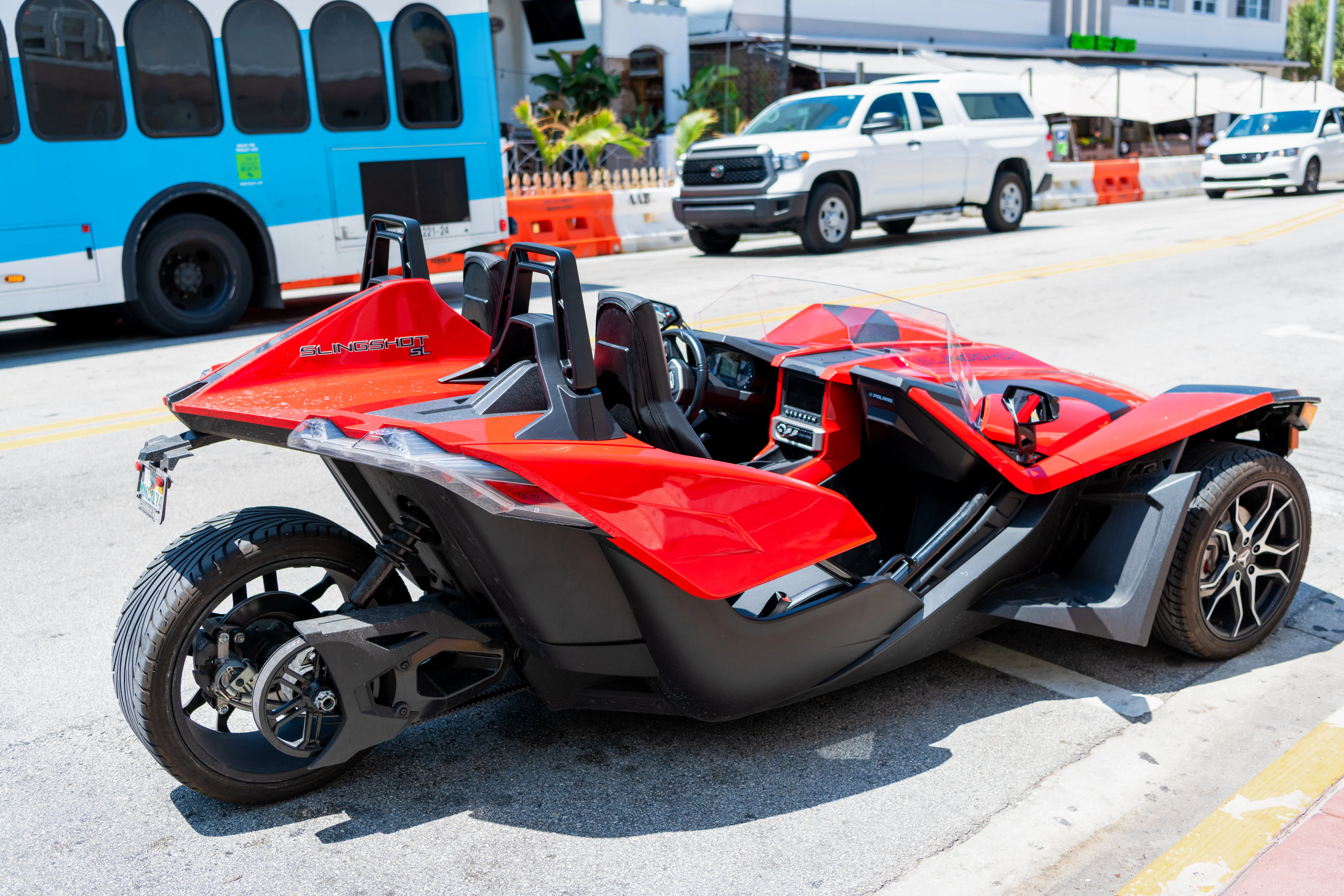 como se chamam carros de três rodas? polaris slingshot