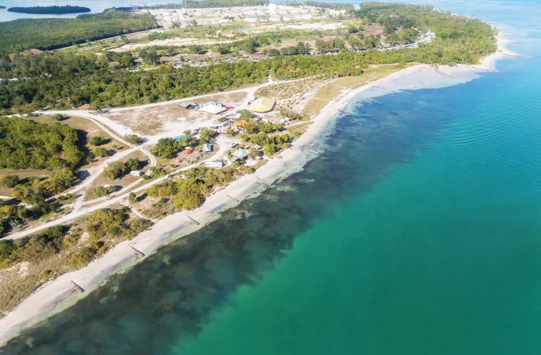 Vista aérea da rota panorâmica de Biscayne National Park para passeio de motocicleta em Flórida
