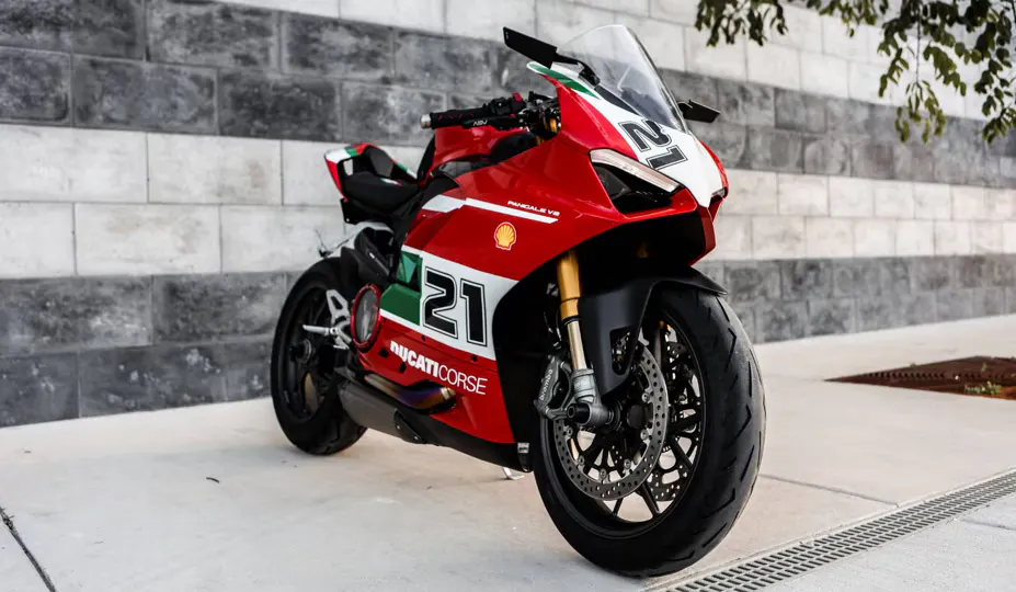 Aluguel de motocicleta Ducati Panigale na Riders Share, uma empresa de aluguel de motocicletas peer-to-peer.