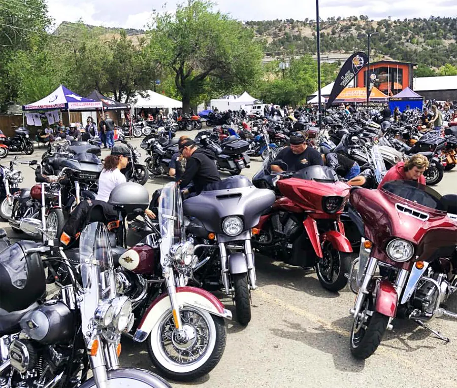 Divirta-se neste encontro de motociclistas!