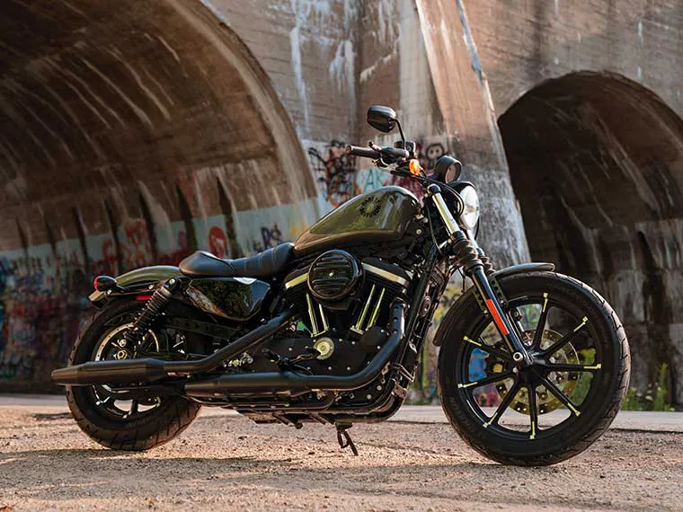 Motocicleta Harley-Davidson estacionada em Miami, Flórida.