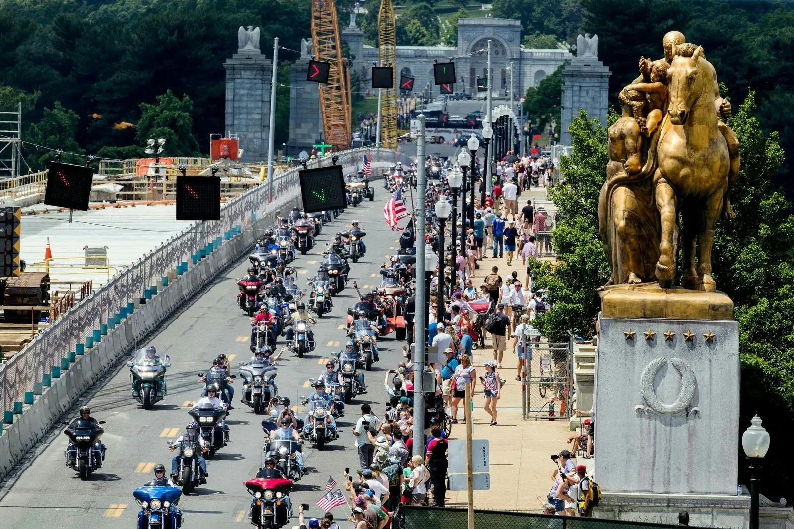 Explore Washington DC with a Harley Davidson or your favorite Honda or scooter
