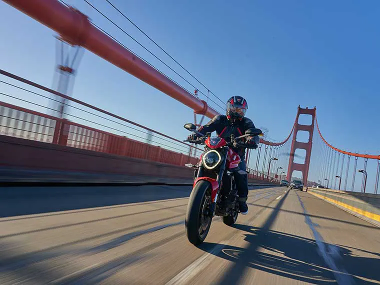 imagen de alquiler de motocicleta Ducati en San José, CA