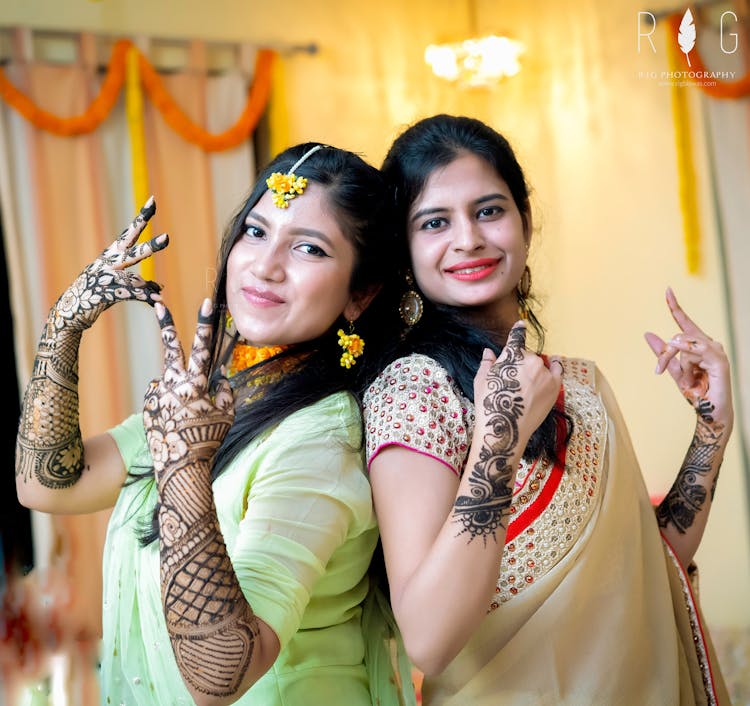 mehendi poses for brides