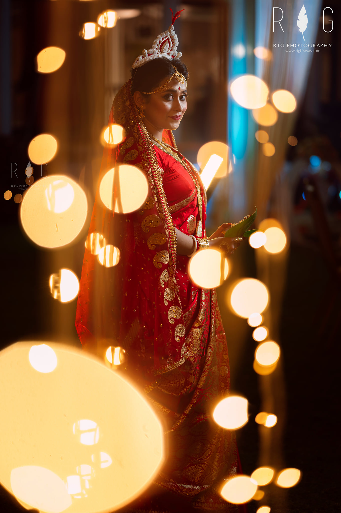 Bengali Bridal Portrait 2020 || Red Benarashi || Kolka || Mukut || Indian  Bride Photography Pose - YouTube