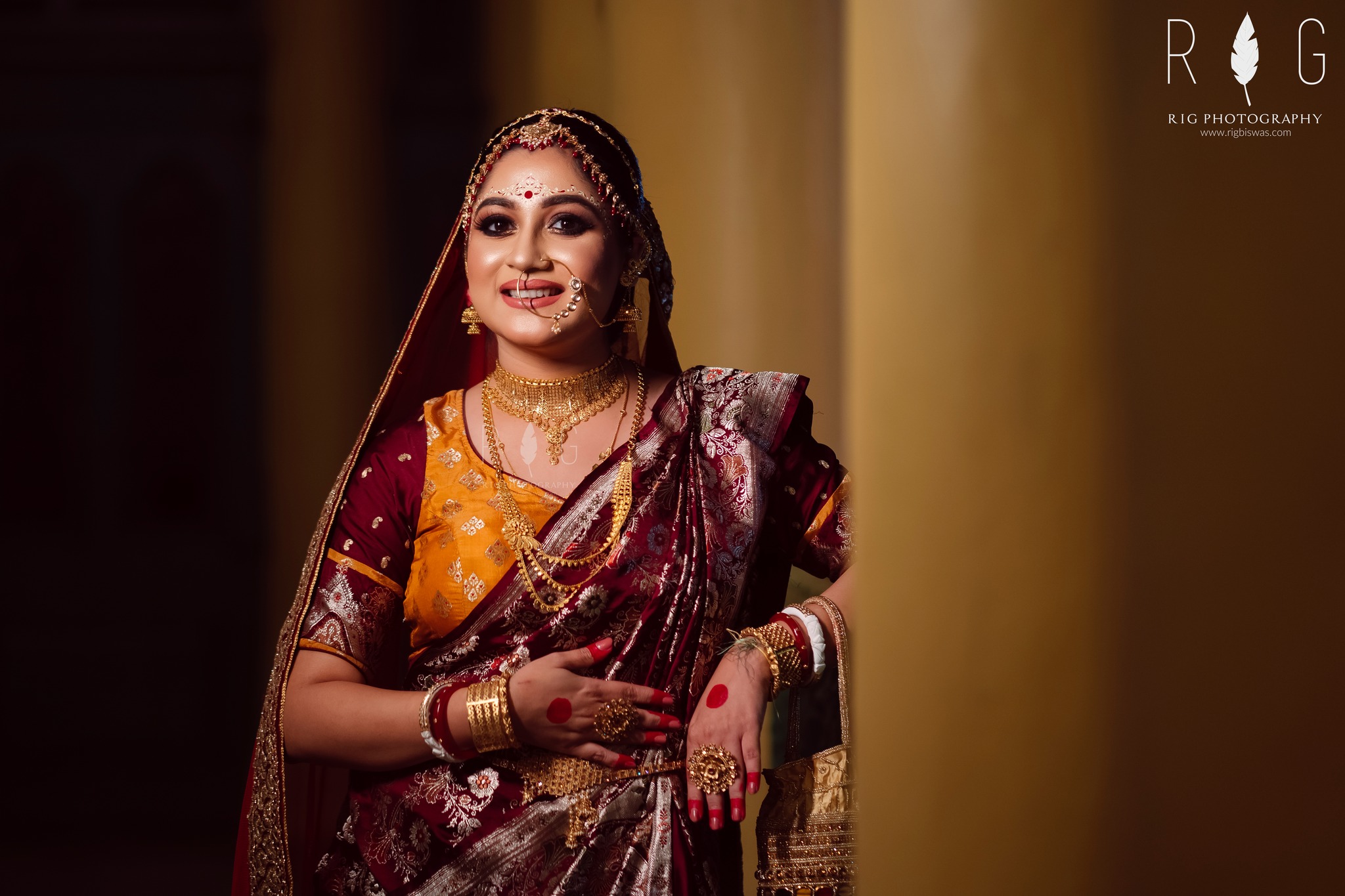 Espoir✨ . . . pc- @mrityunjay_borah #whatswatiwore #bengalilook  #tradionalwear #saree #bengalisaree #light… | Saree photoshoot, Saree poses,  Photography poses women