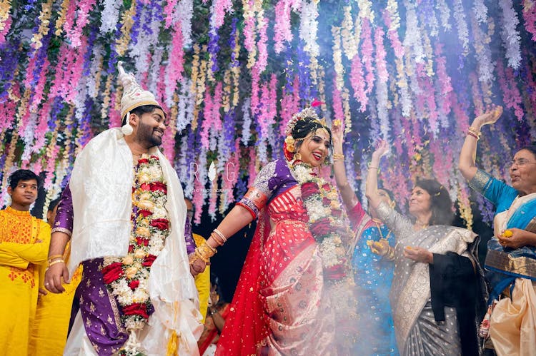 Couple taking seven vows in front of relatives for their marriage
