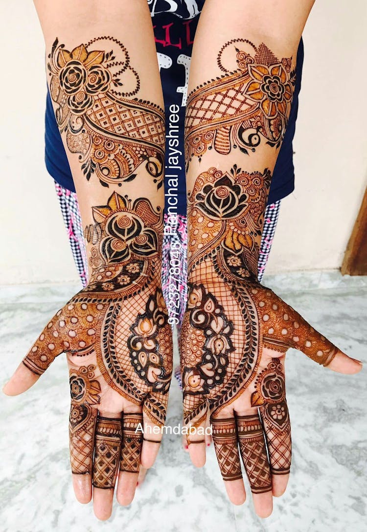 Mirror Image Mehndi Design