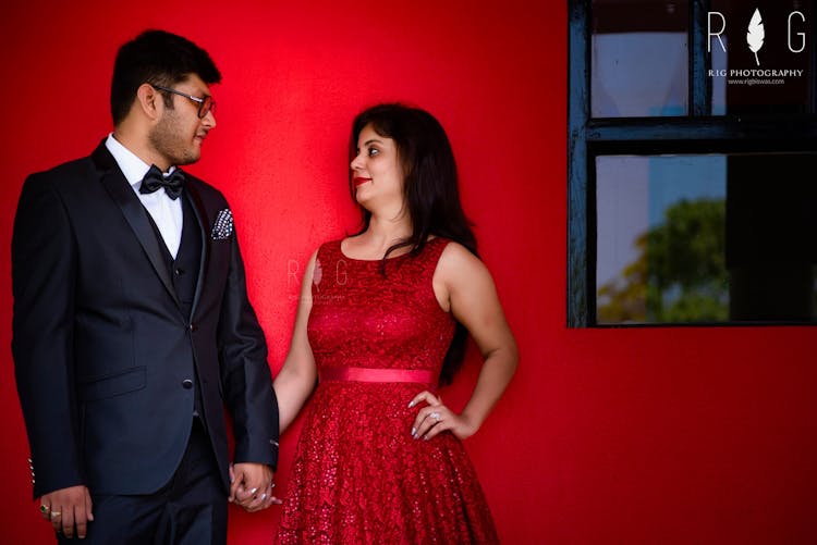 best engagement outfits