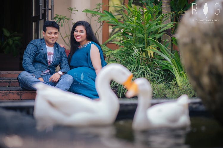 unique props ideas for pre-wedding photoshoot