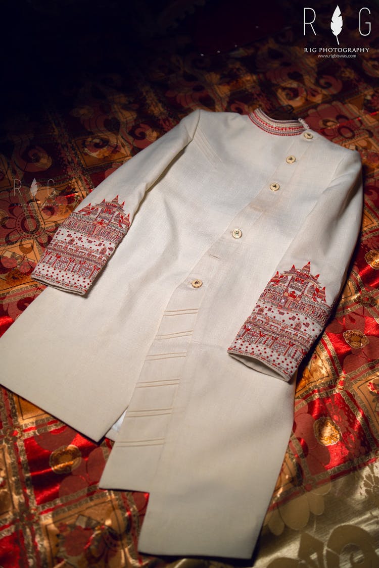unique groom outfit pictures