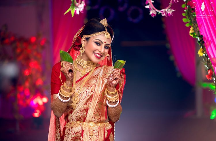 red banarasi saree for wedding day