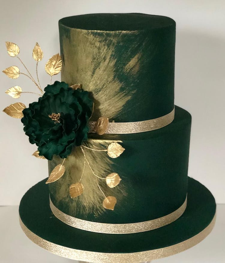 gold engagement cake ideas