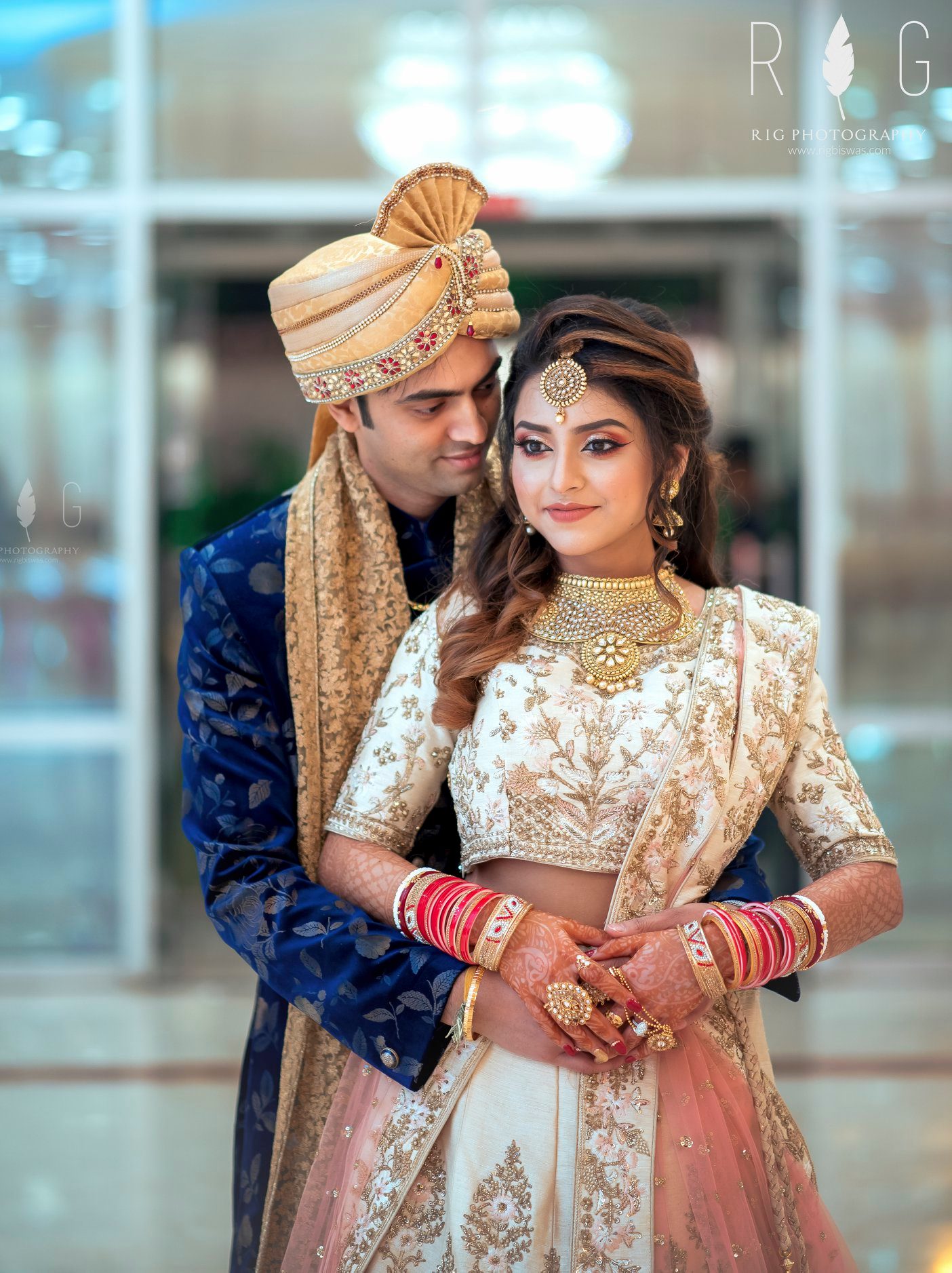 couple photoshoot pose