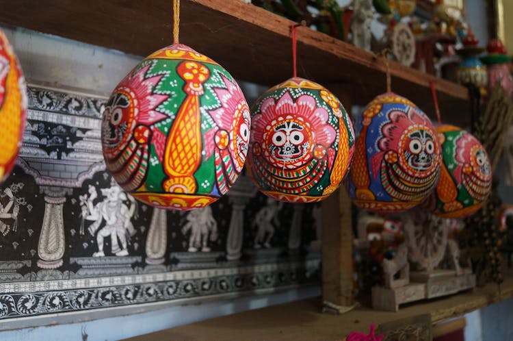 Art pieces hanging in the village of Raghurajpur
