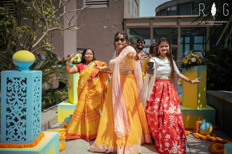 fun bridal mehendi poses
