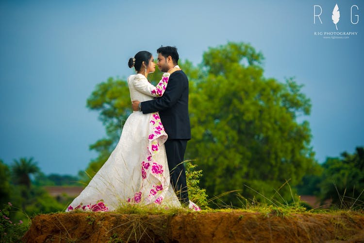 Awe-inspiring prewedding photoshoot poses