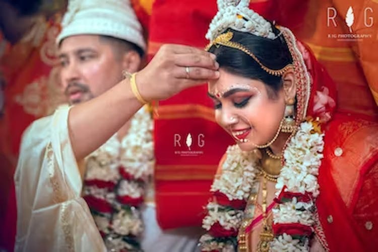 Pic of groom putting vermilion on brides forehead