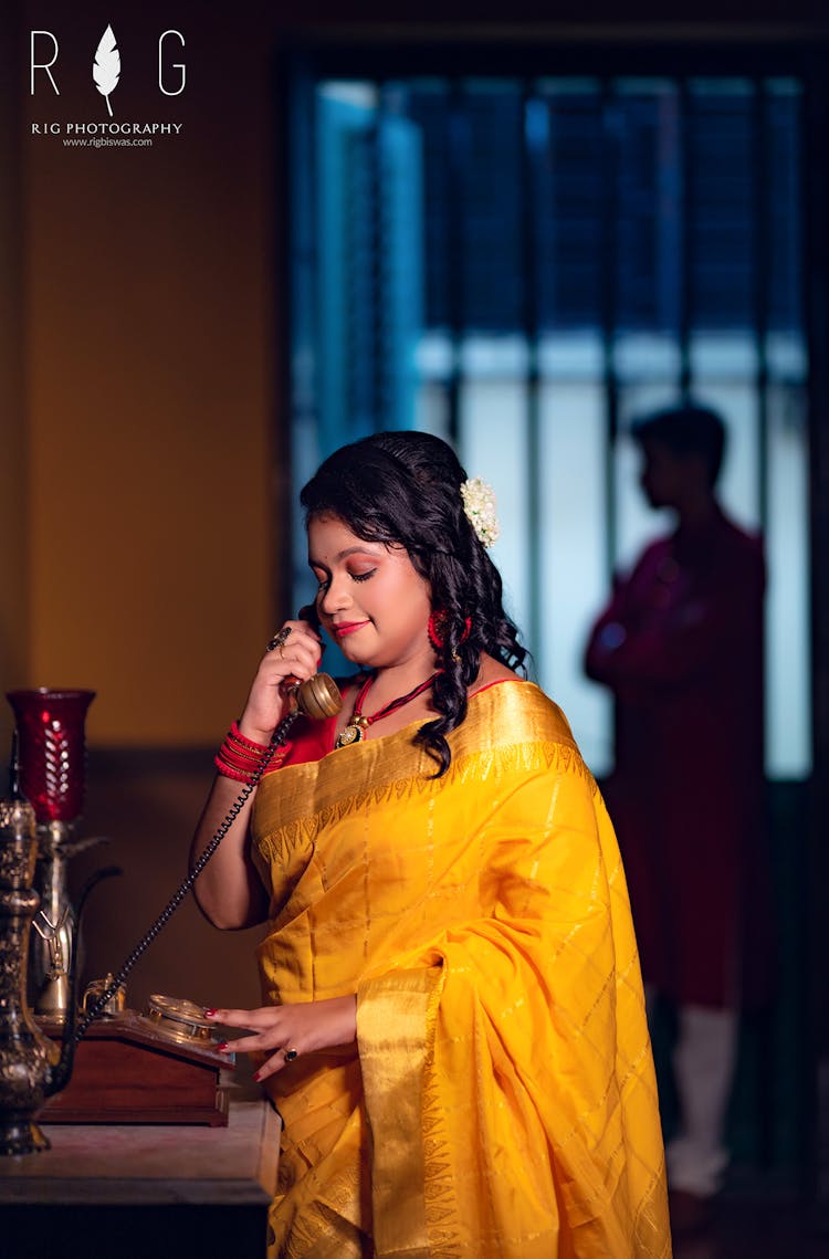 creative couple pre-wedding poses