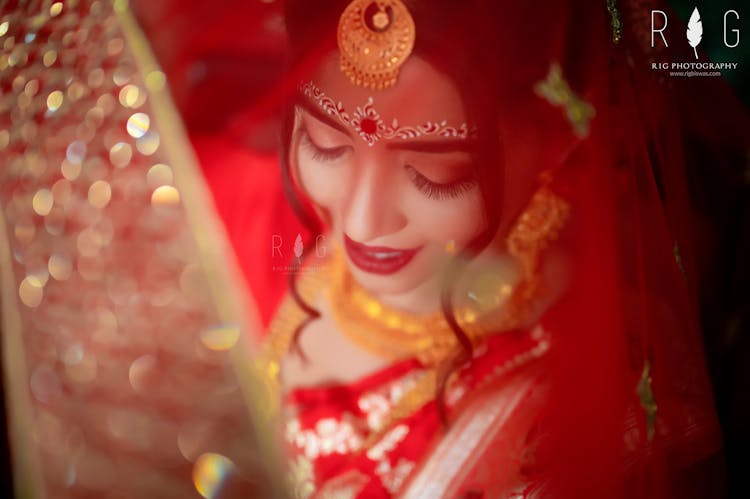 veil pose for gorgous brides