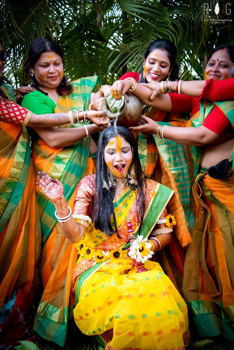 simple haldi poses for brides