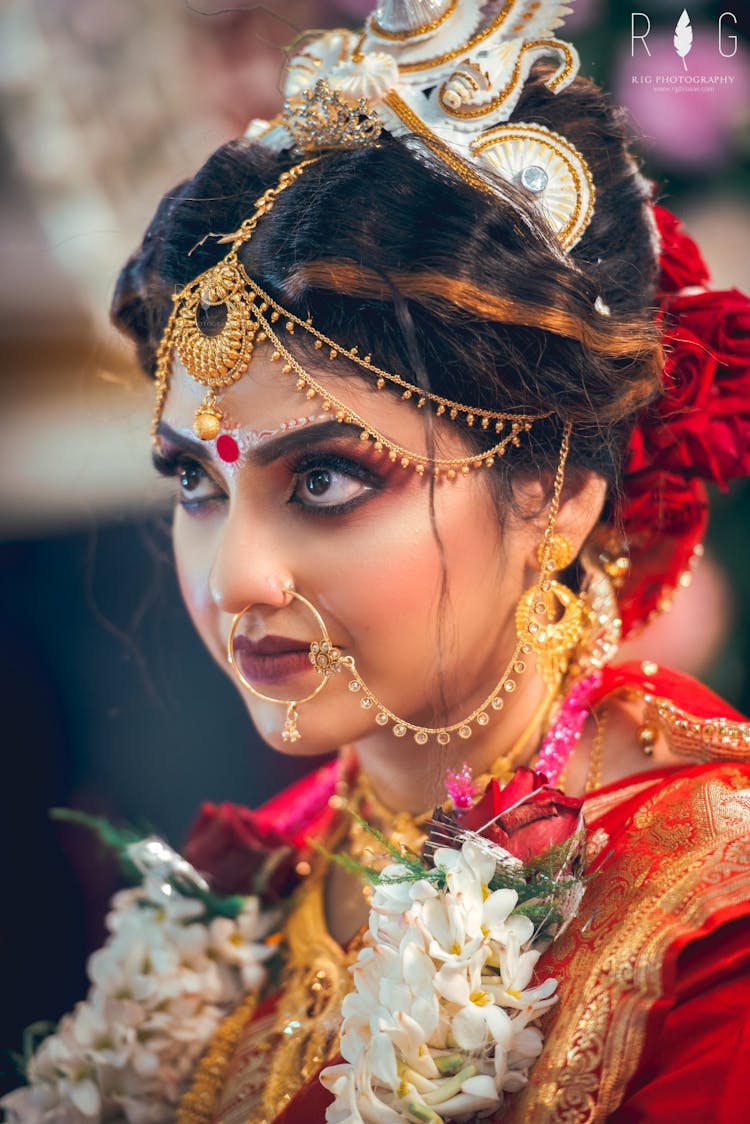 eye catchy nath for brides