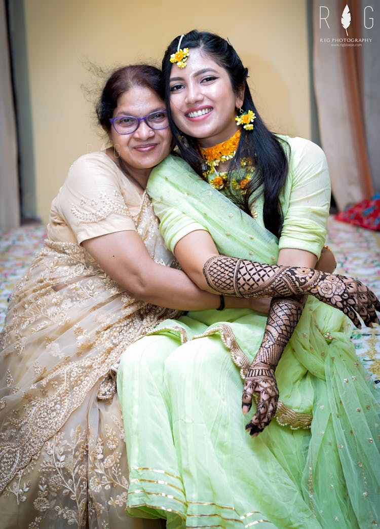 mehendi poses for brides