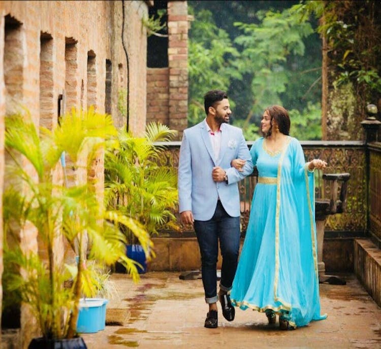 couple pre wedding photoshoot at Bawali Rajbari