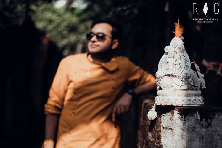 unique groom haldi poses