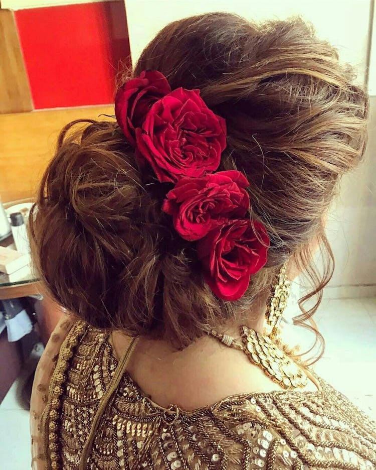 classy buns for wedding look