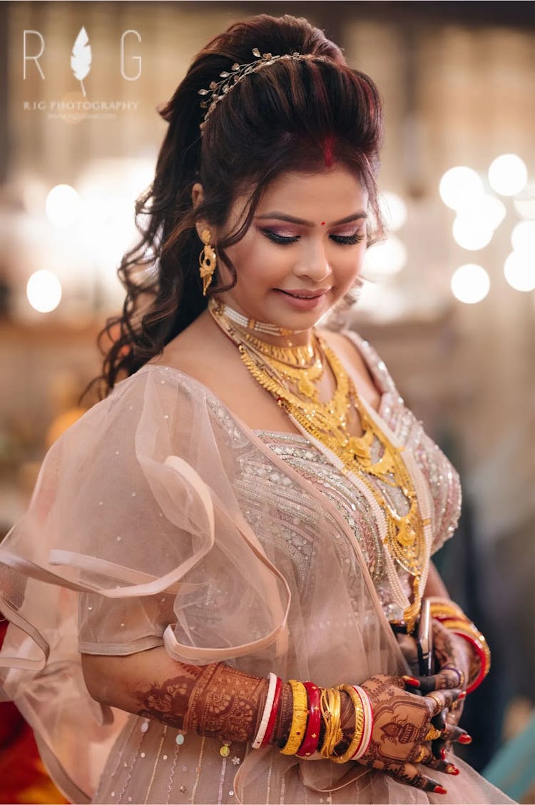 Bridal Looks: Mehndi, Hair & Nails for Photos