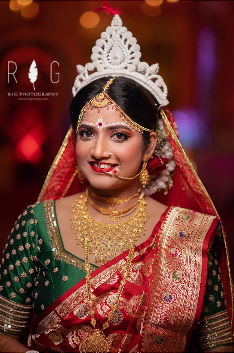 Bengali Bride Mukut Designs to Capture Perfectly