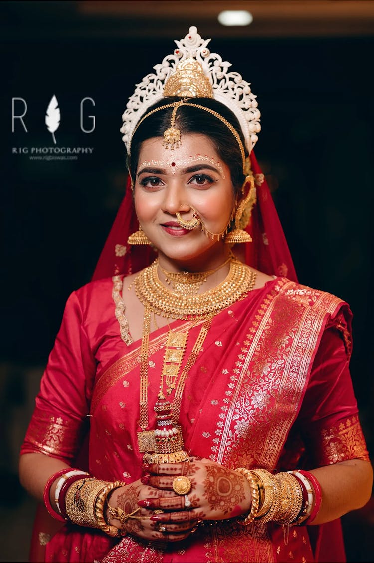 Bengali Bride Mukut Designs to Capture Perfectly