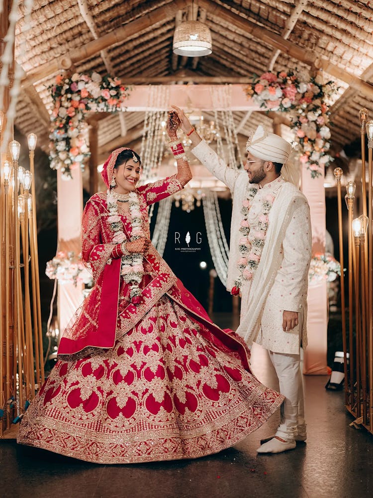 15 Magical Wedding Couple Poses for Timeless Photos