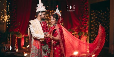 15 Magical Wedding Couple Poses for Timeless Photos