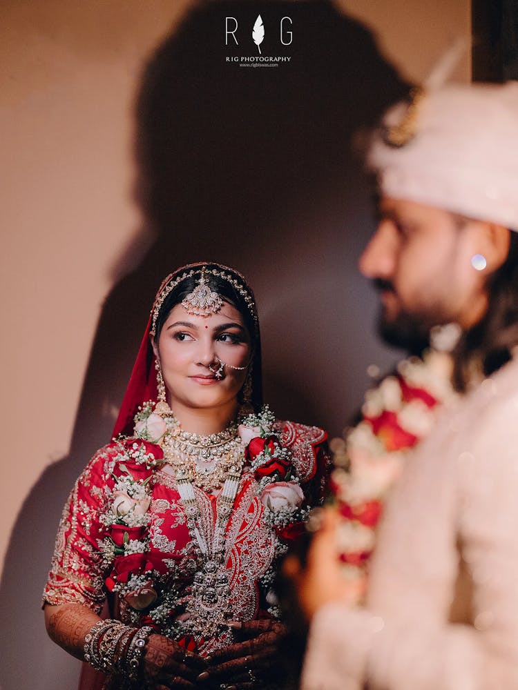 15 Magical Wedding Couple Poses for Timeless Photos