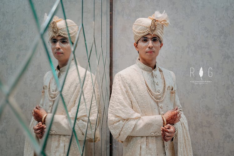 Best Single Groom Poses for Indian Wedding Photography