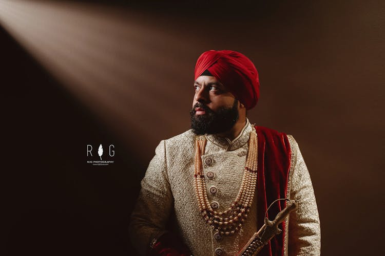 Best Single Groom Poses for Indian Wedding Photography