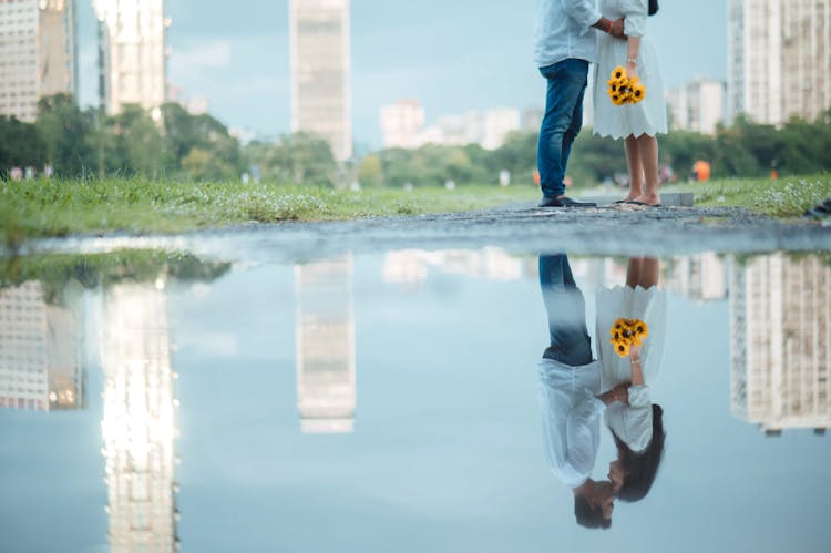 Top 10 Pre-Wedding Shoot Locations in Kolkata: Paid vs. Free