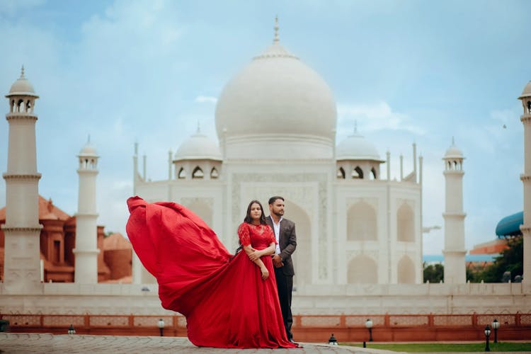 Top 10 Pre-Wedding Shoot Locations in Kolkata: Paid vs. Free