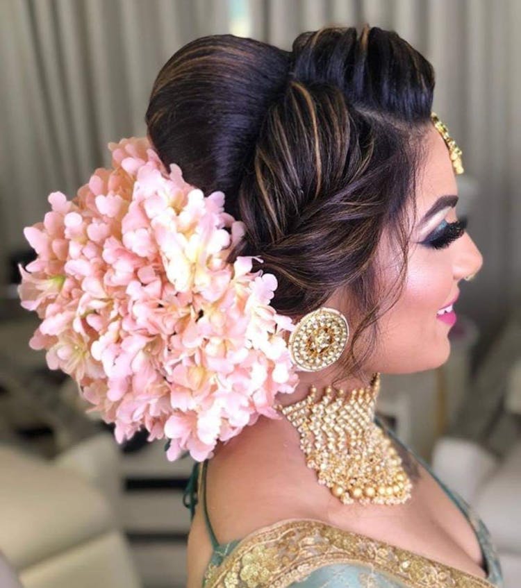 puffed hairbun for brides